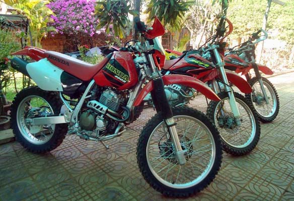cambodia_motorbike_honda_xr400cc